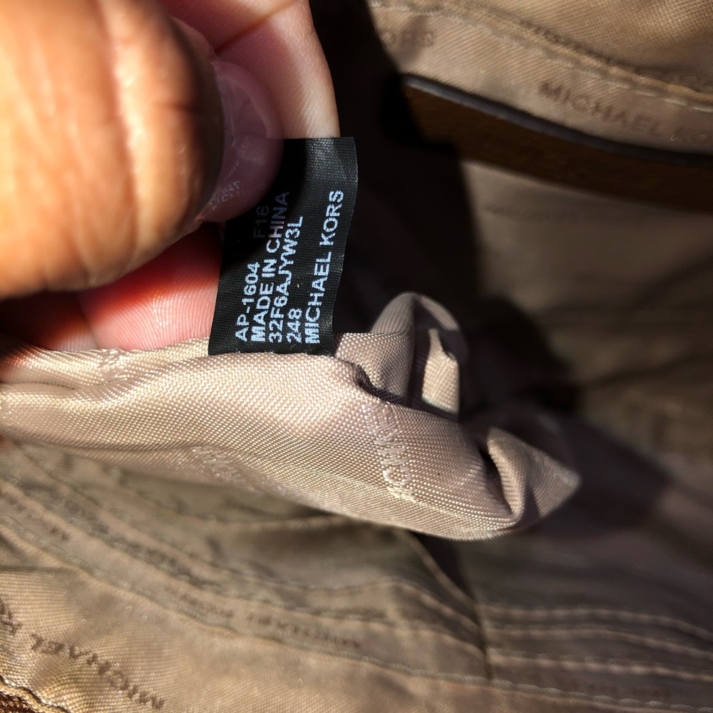 Michael kors bag 💯% authentic!! - Picture 5 of 6